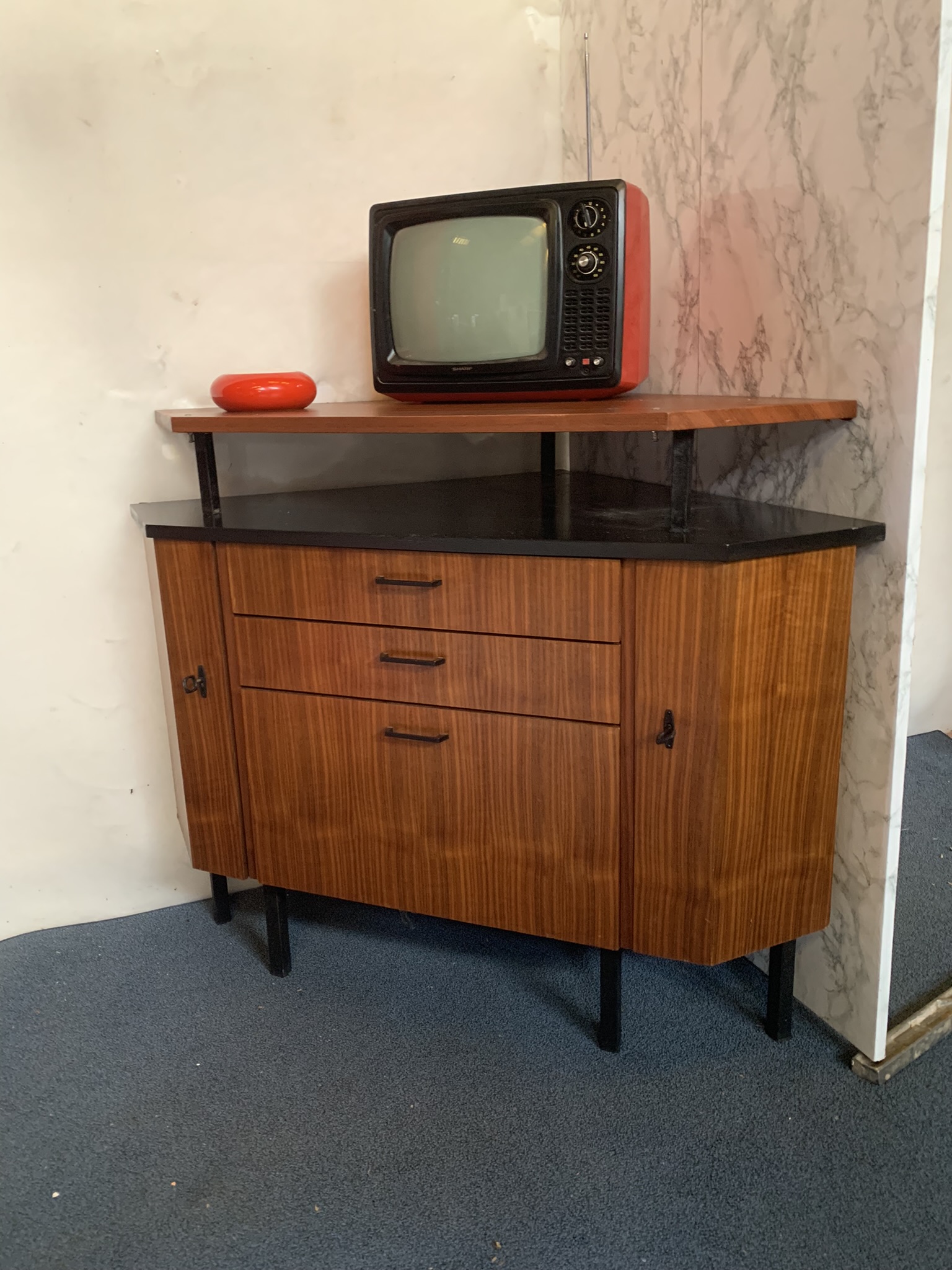 Corner – Hoek TV kast 1961